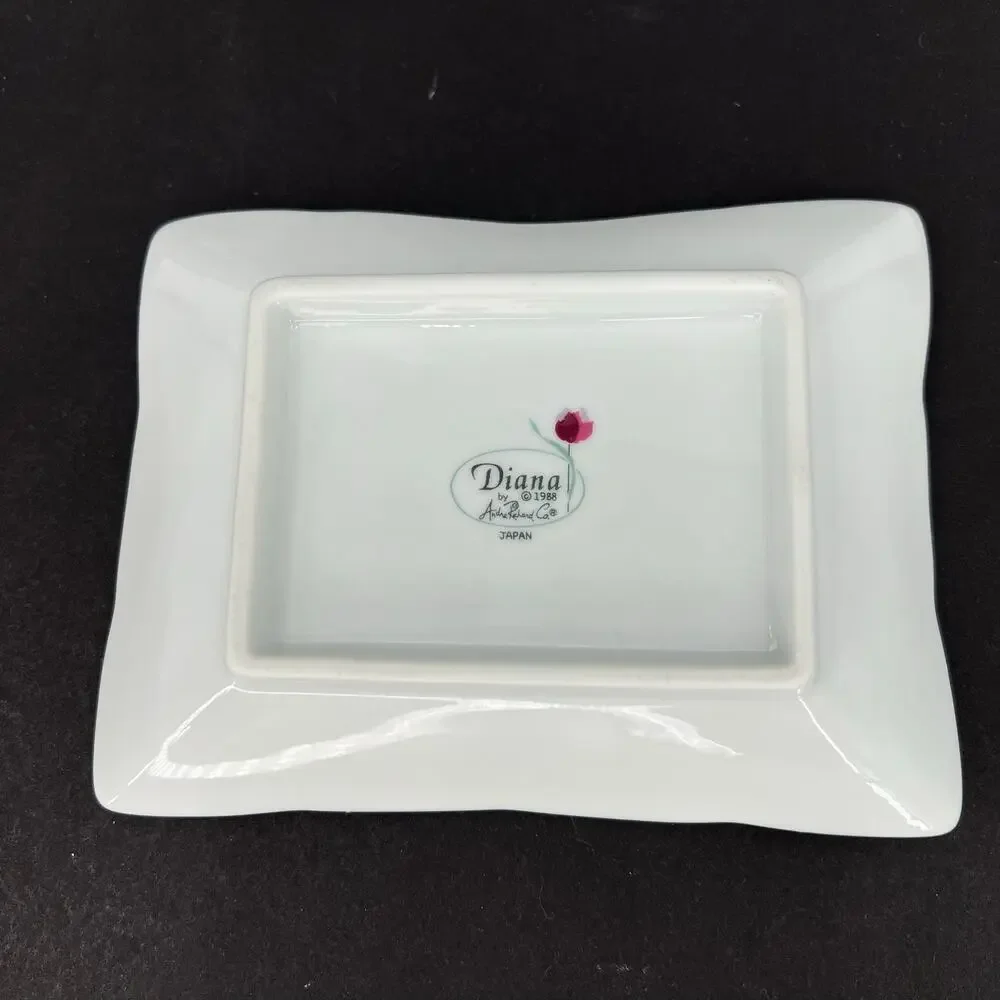 1988 Diana by Andre Richard Co Japan tulips soap dish and toothbrush holder